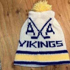 Vintage Toque beanie winter hat AA Hockey Vikings  Pom Pom retro